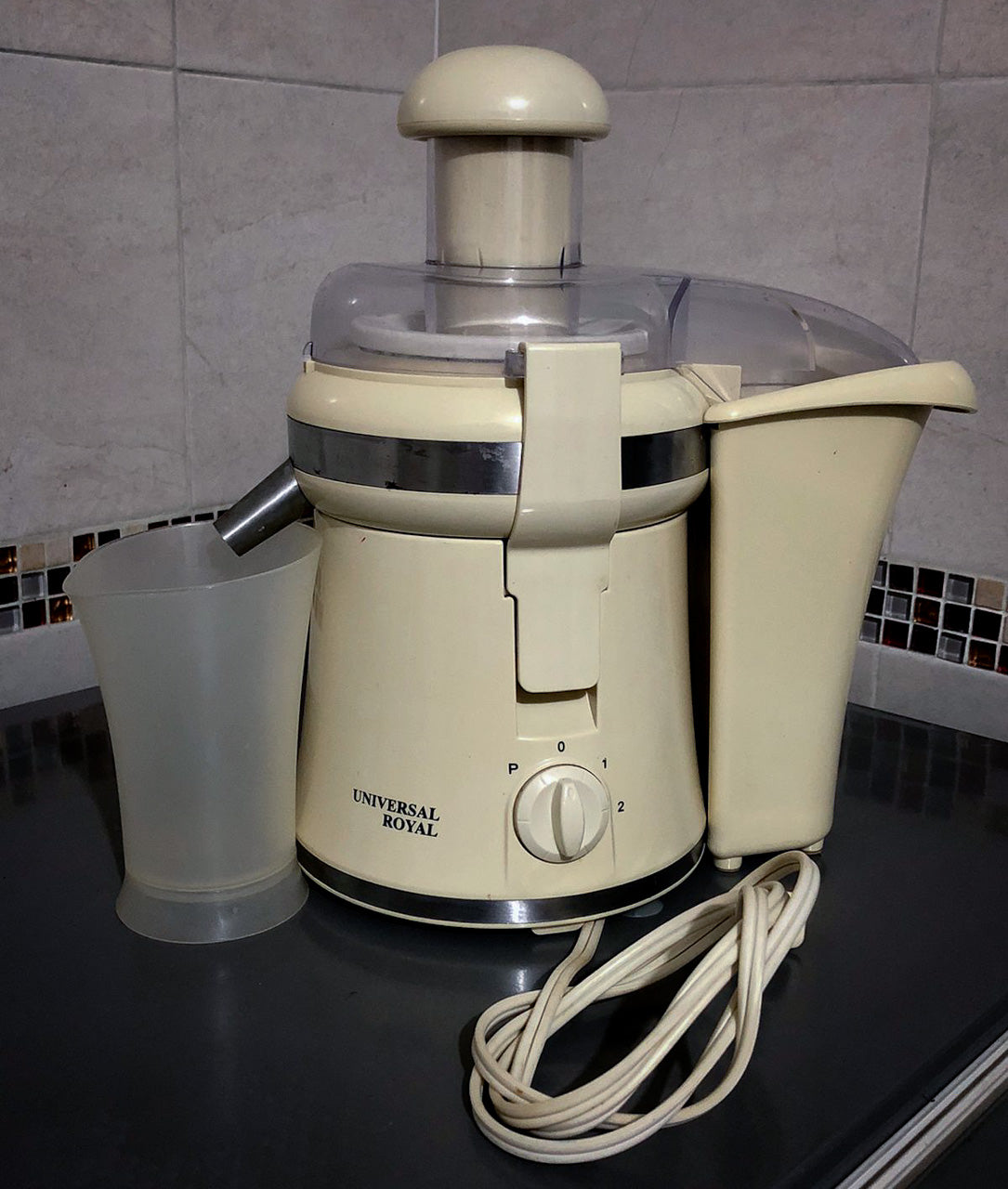 Extractor de Jugos Universal Royal – Potencia y Salud en tu Cocina